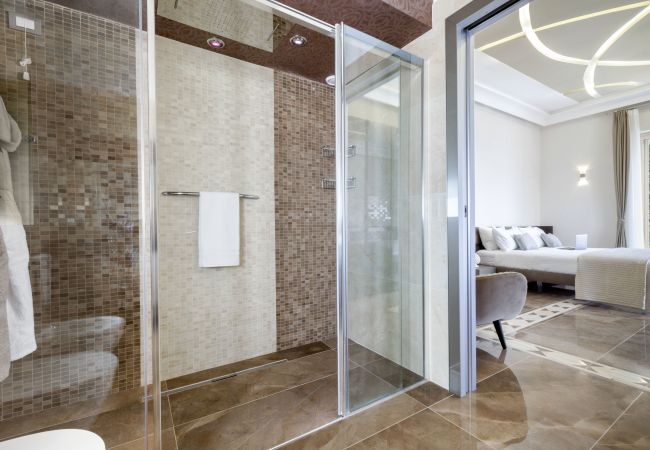 Villa in Sorrento - AMORE RENTALS - Villa Nina with Pool and Sea View Villa in Sorrento - AMORE RENTALS - Villa Nina with Pool and Sea View