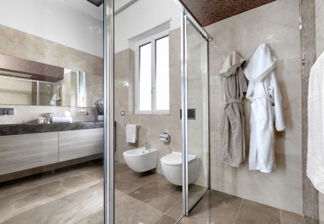 Villa in Sorrento - AMORE RENTALS - Villa Nina with Pool and Sea View Villa in Sorrento - AMORE RENTALS - Villa Nina with Pool and Sea View