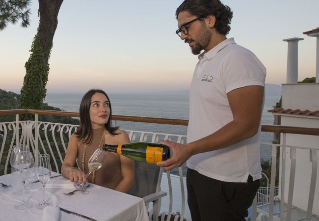 Villa in Sorrento - AMORE RENTALS - Villa Nina with Pool and Sea View Villa in Sorrento - AMORE RENTALS - Villa Nina with Pool and Sea View