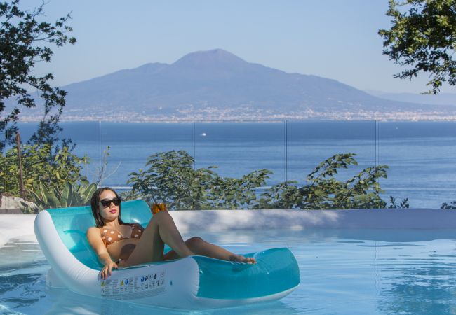 Villa in Sorrento - AMORE RENTALS - Villa Nina with Pool and Sea View Villa in Sorrento - AMORE RENTALS - Villa Nina with Pool and Sea View