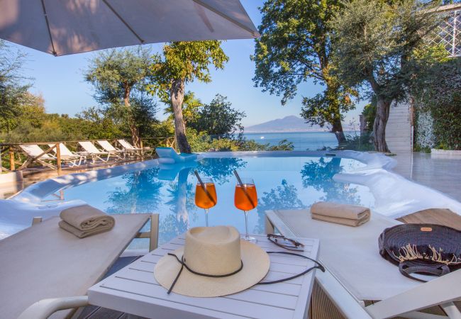 Villa in Sorrento - AMORE RENTALS - Villa Nina with Pool and Sea View Villa in Sorrento - AMORE RENTALS - Villa Nina with Pool and Sea View