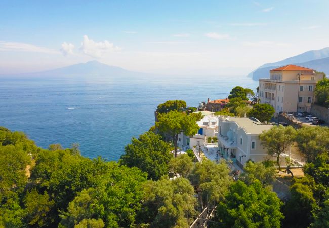 Villa in Sorrento - AMORE RENTALS - Villa Nina with Pool and Sea View Villa in Sorrento - AMORE RENTALS - Villa Nina with Pool and Sea View