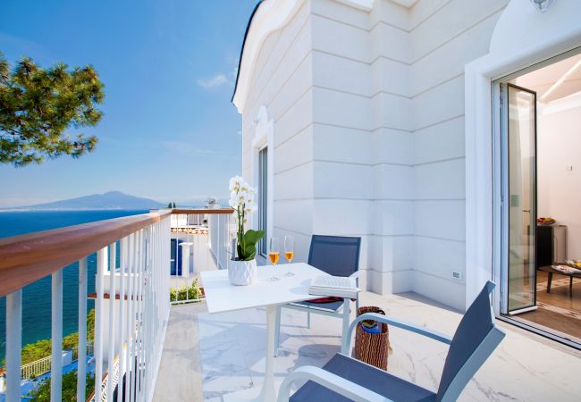 Villa in Sorrento - AMORE RENTALS - Villa Nina with Pool and Sea View Villa in Sorrento - AMORE RENTALS - Villa Nina with Pool and Sea View