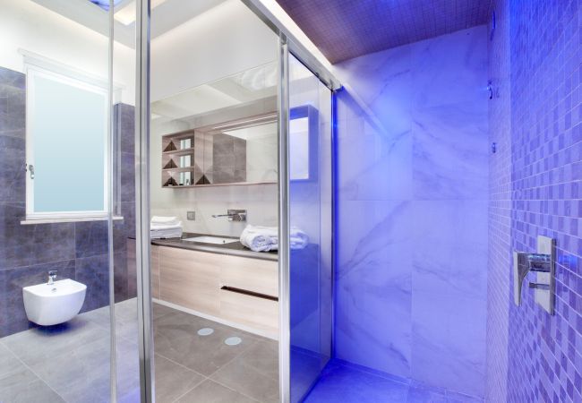 Villa in Sorrento - AMORE RENTALS - Villa Nina with Pool and Sea View Villa in Sorrento - AMORE RENTALS - Villa Nina with Pool and Sea View