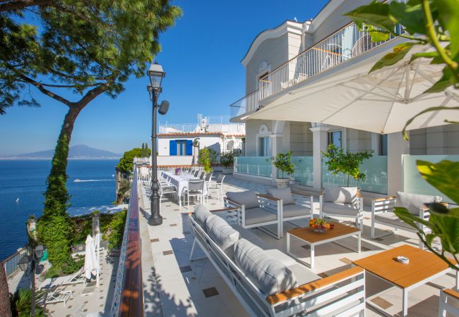 Villa in Sorrento - AMORE RENTALS - Villa Nina with Pool and Sea View Villa in Sorrento - AMORE RENTALS - Villa Nina with Pool and Sea View