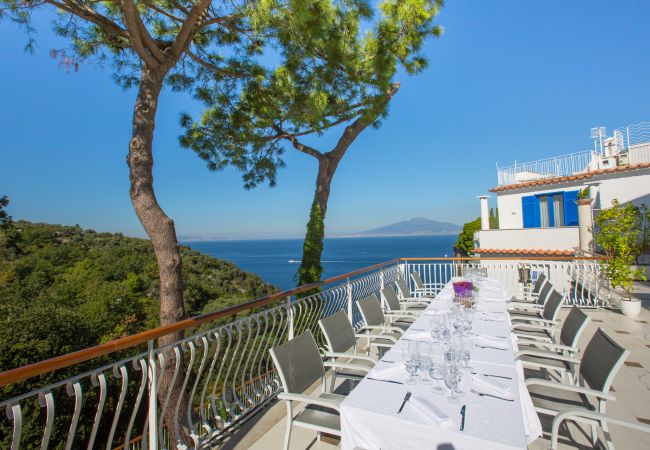 Villa in Sorrento - AMORE RENTALS - Villa Nina with Pool and Sea View Villa in Sorrento - AMORE RENTALS - Villa Nina with Pool and Sea View