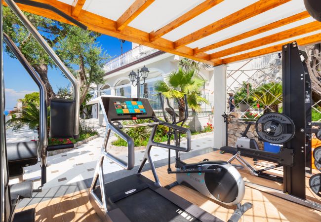 Villa in Sorrento - AMORE RENTALS - Villa Nina with Pool and Sea View Villa in Sorrento - AMORE RENTALS - Villa Nina with Pool and Sea View