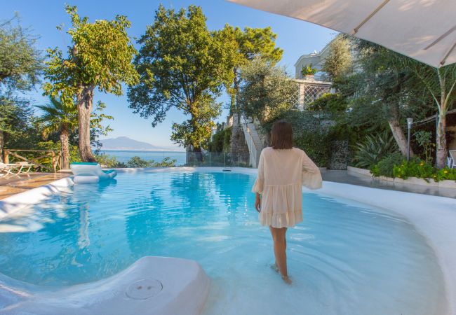 Villa in Sorrento - AMORE RENTALS - Villa Nina with Pool and Sea View Villa in Sorrento - AMORE RENTALS - Villa Nina with Pool and Sea View