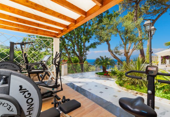 Villa in Sorrento - AMORE RENTALS - Villa Nina with Pool and Sea View Villa in Sorrento - AMORE RENTALS - Villa Nina with Pool and Sea View