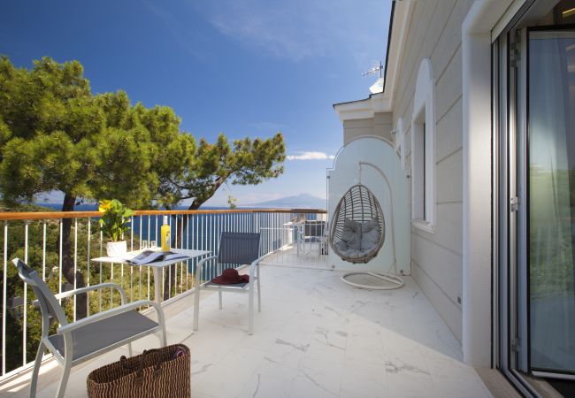 Villa in Sorrento - AMORE RENTALS - Villa Nina with Pool and Sea View Villa in Sorrento - AMORE RENTALS - Villa Nina with Pool and Sea View