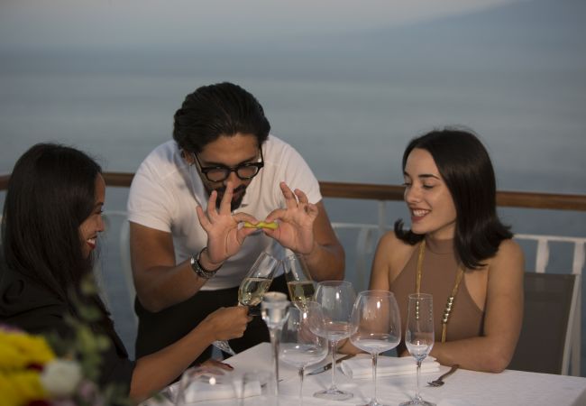 Villa in Sorrento - AMORE RENTALS - Villa Nina with Pool and Sea View Villa in Sorrento - AMORE RENTALS - Villa Nina with Pool and Sea View