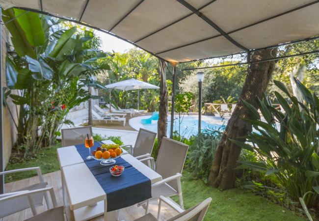 Villa in Sorrento - AMORE RENTALS - Villa Nina with Pool and Sea View Villa in Sorrento - AMORE RENTALS - Villa Nina with Pool and Sea View