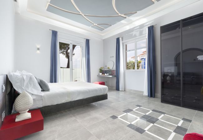 Villa in Sorrento - AMORE RENTALS - Villa Nina with Pool and Sea View Villa in Sorrento - AMORE RENTALS - Villa Nina with Pool and Sea View