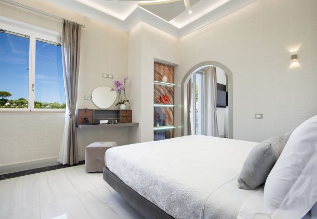 Villa in Sorrento - AMORE RENTALS - Villa Nina with Pool and Sea View Villa in Sorrento - AMORE RENTALS - Villa Nina with Pool and Sea View