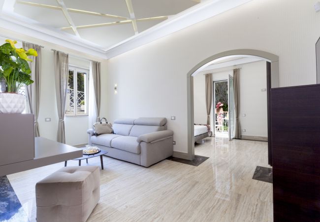 Villa in Sorrento - AMORE RENTALS - Villa Nina with Pool and Sea View Villa in Sorrento - AMORE RENTALS - Villa Nina with Pool and Sea View