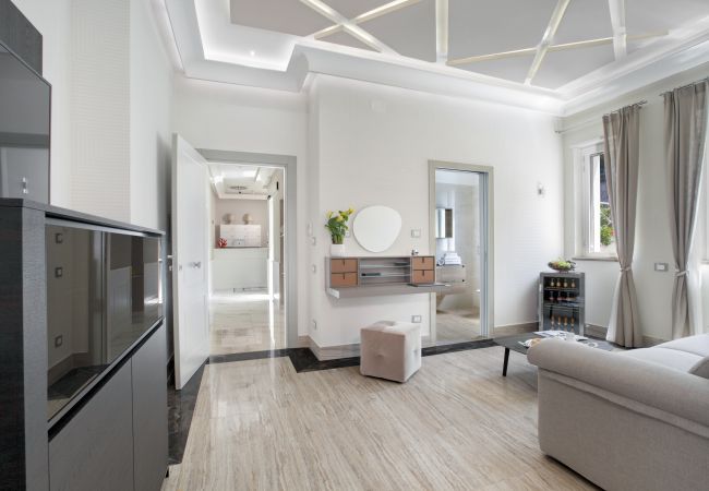 Villa in Sorrento - AMORE RENTALS - Villa Nina with Pool and Sea View Villa in Sorrento - AMORE RENTALS - Villa Nina with Pool and Sea View