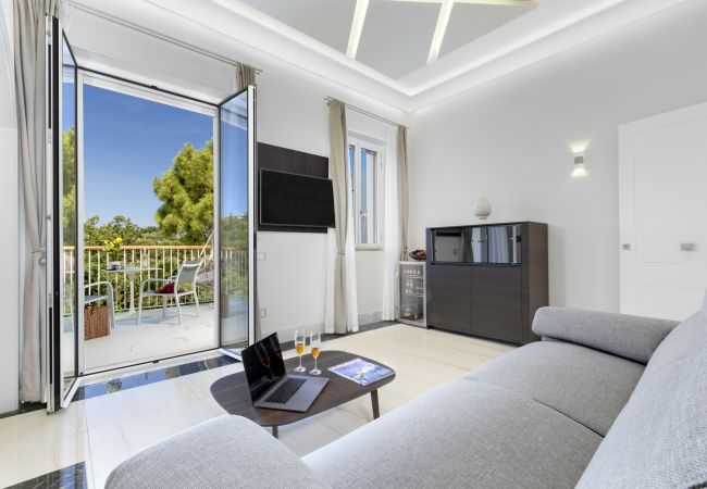 Villa in Sorrento - AMORE RENTALS - Villa Nina with Pool and Sea View Villa in Sorrento - AMORE RENTALS - Villa Nina with Pool and Sea View