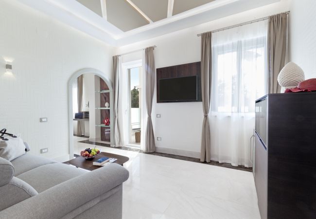 Villa in Sorrento - AMORE RENTALS - Villa Nina with Pool and Sea View Villa in Sorrento - AMORE RENTALS - Villa Nina with Pool and Sea View