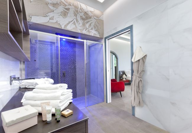 Villa in Sorrento - AMORE RENTALS - Villa Nina with Pool and Sea View Villa in Sorrento - AMORE RENTALS - Villa Nina with Pool and Sea View