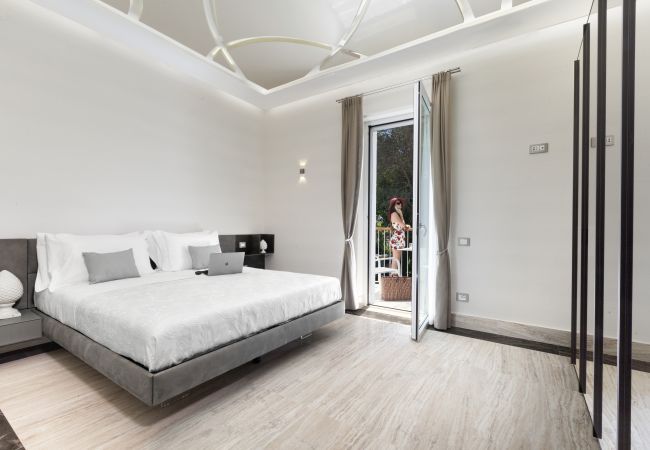 Villa in Sorrento - AMORE RENTALS - Villa Nina with Pool and Sea View Villa in Sorrento - AMORE RENTALS - Villa Nina with Pool and Sea View