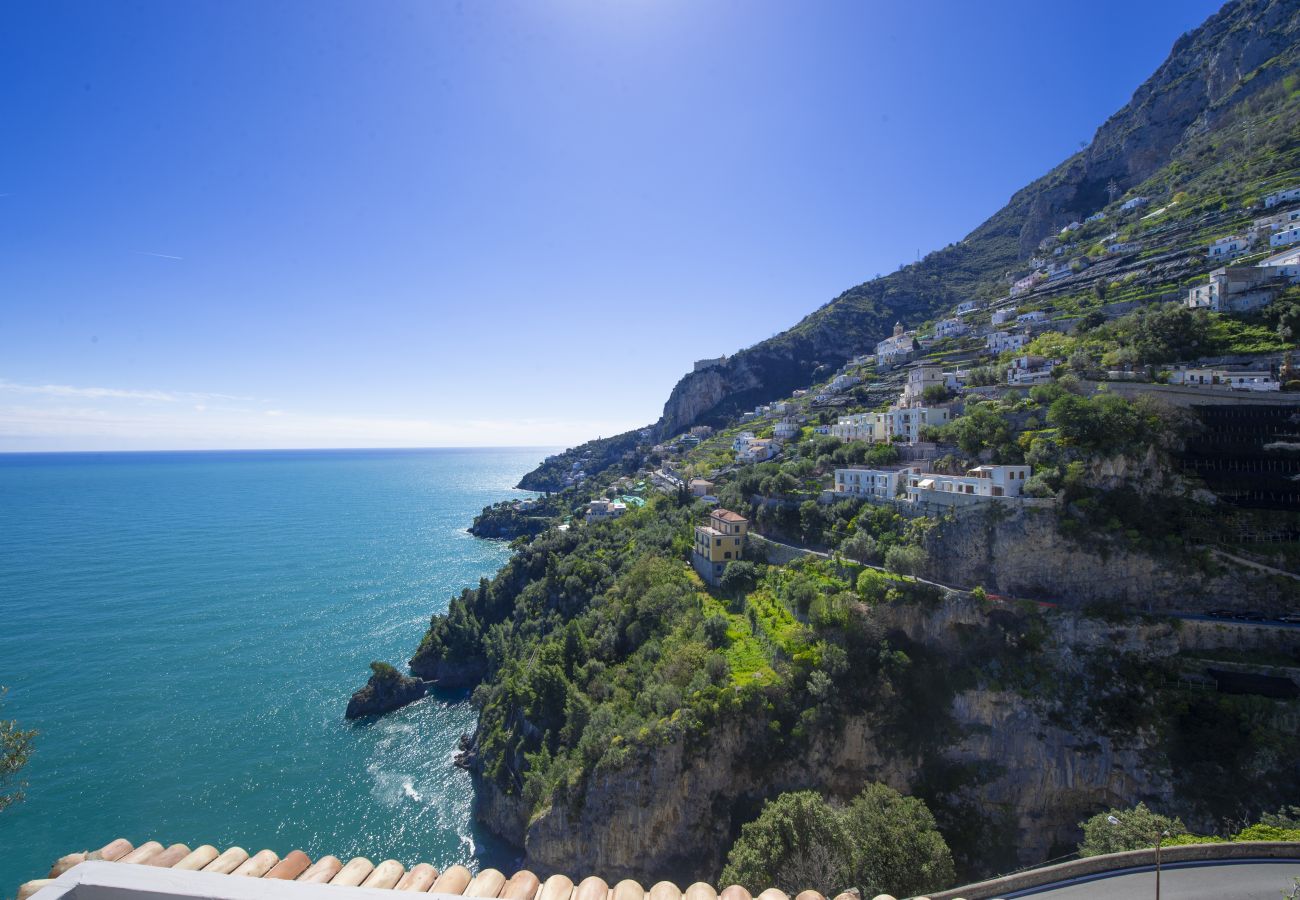 Villa in Amalfi - AMORE RENTALS - Villa Lauro with Heated Jacuzzi, Sea View and Gym