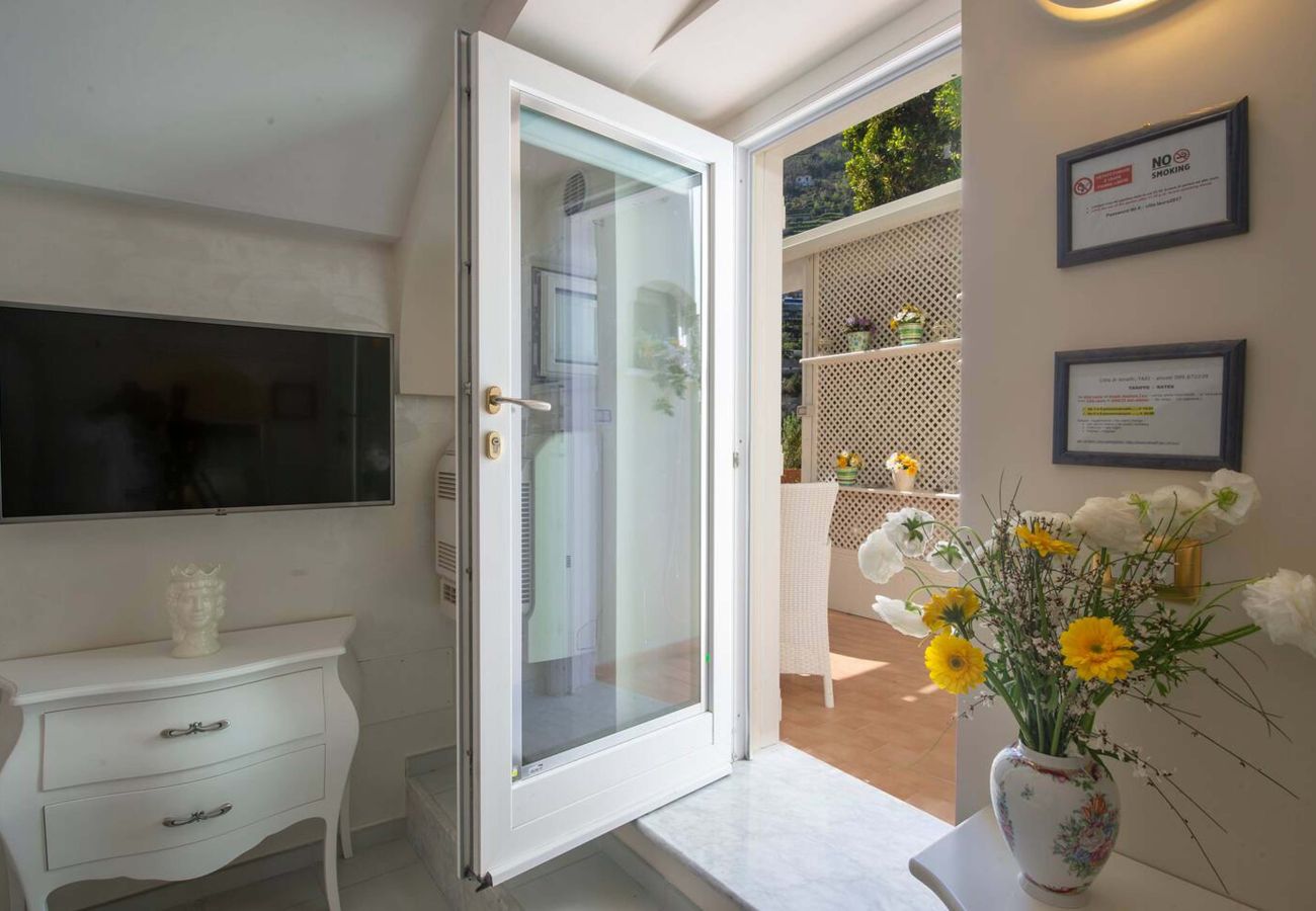 Villa in Amalfi - AMORE RENTALS - Villa Bellavista with Heated Jacuzzi, Sea View and Gym