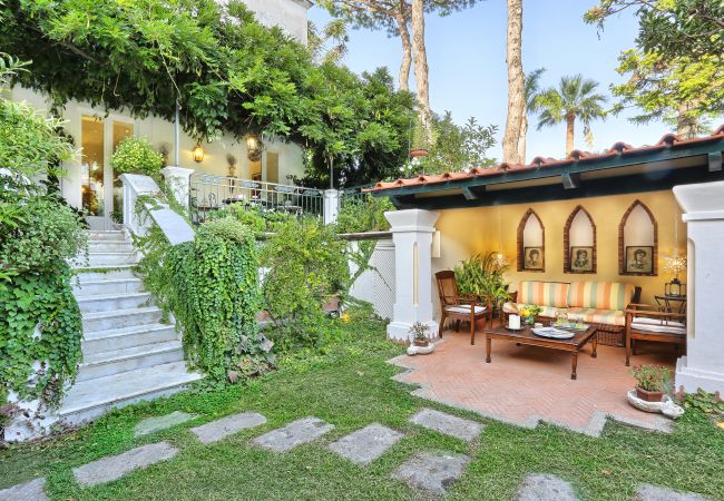 Villa in Sorrento - AMORE RENTALS - Villa Sofia with Terrace and Air Conditioning Villa in Sorrento - AMORE RENTALS - Villa Sofia with Terrace and Air Conditioning