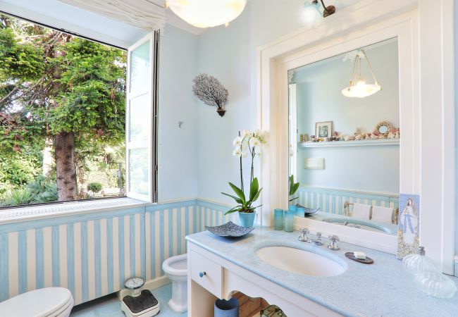 Villa in Sorrento - AMORE RENTALS - Villa Sofia with Terrace and Air Conditioning Villa in Sorrento - AMORE RENTALS - Villa Sofia with Terrace and Air Conditioning