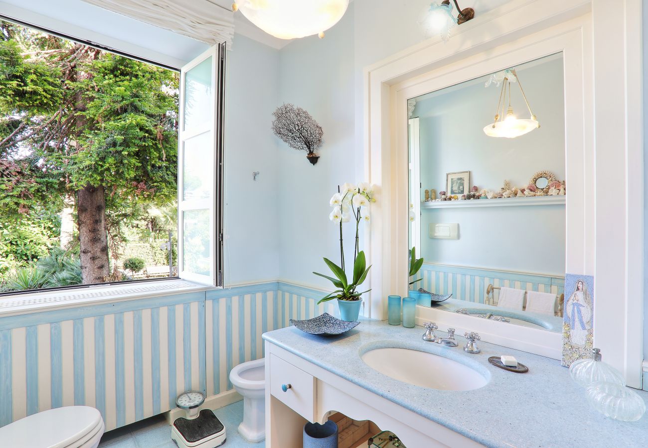 Villa in Sorrento - AMORE RENTALS - Villa Sofia with Terrace and Air Conditioning
