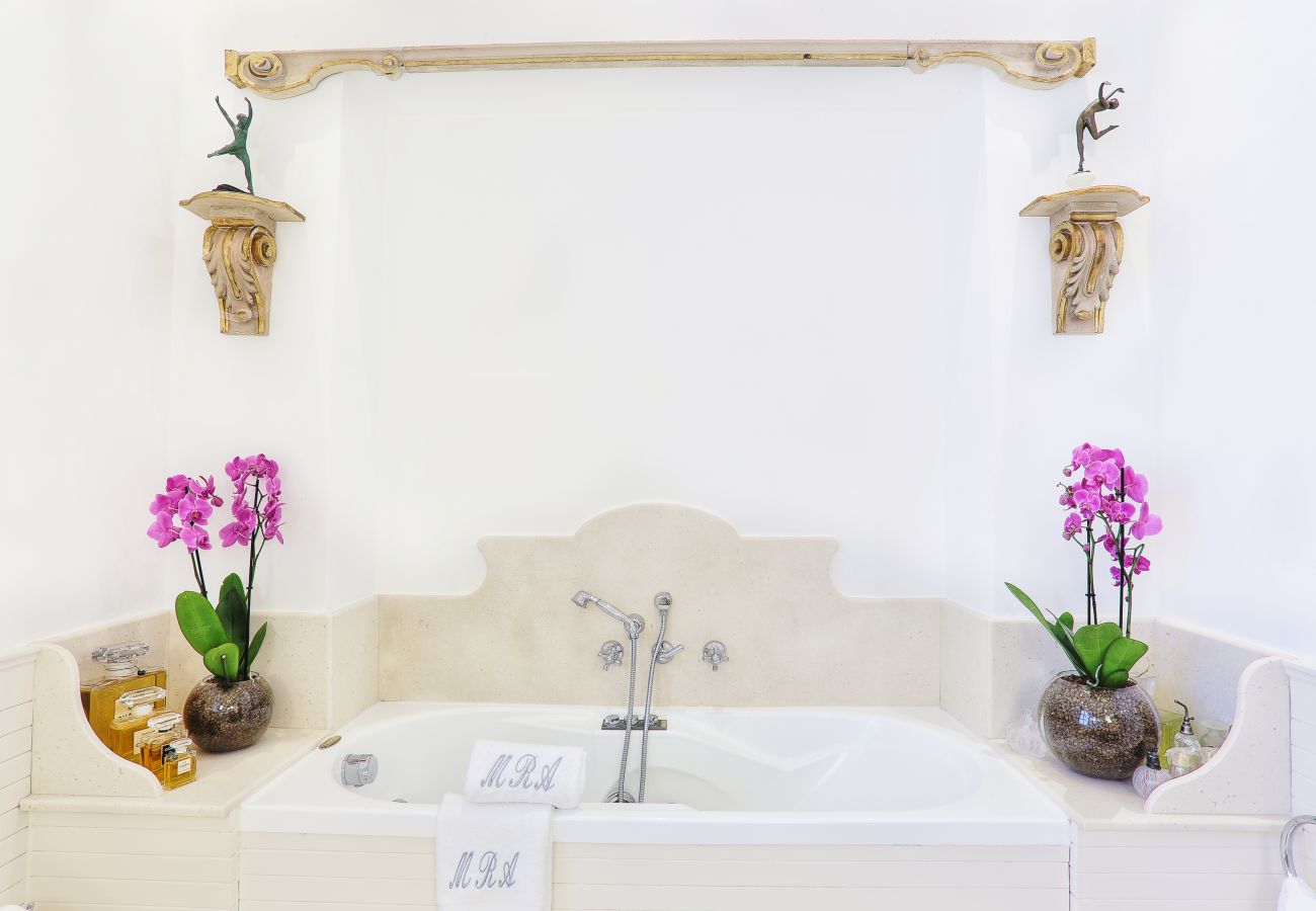 Villa in Sorrento - AMORE RENTALS - Villa Sofia with Terrace and Air Conditioning