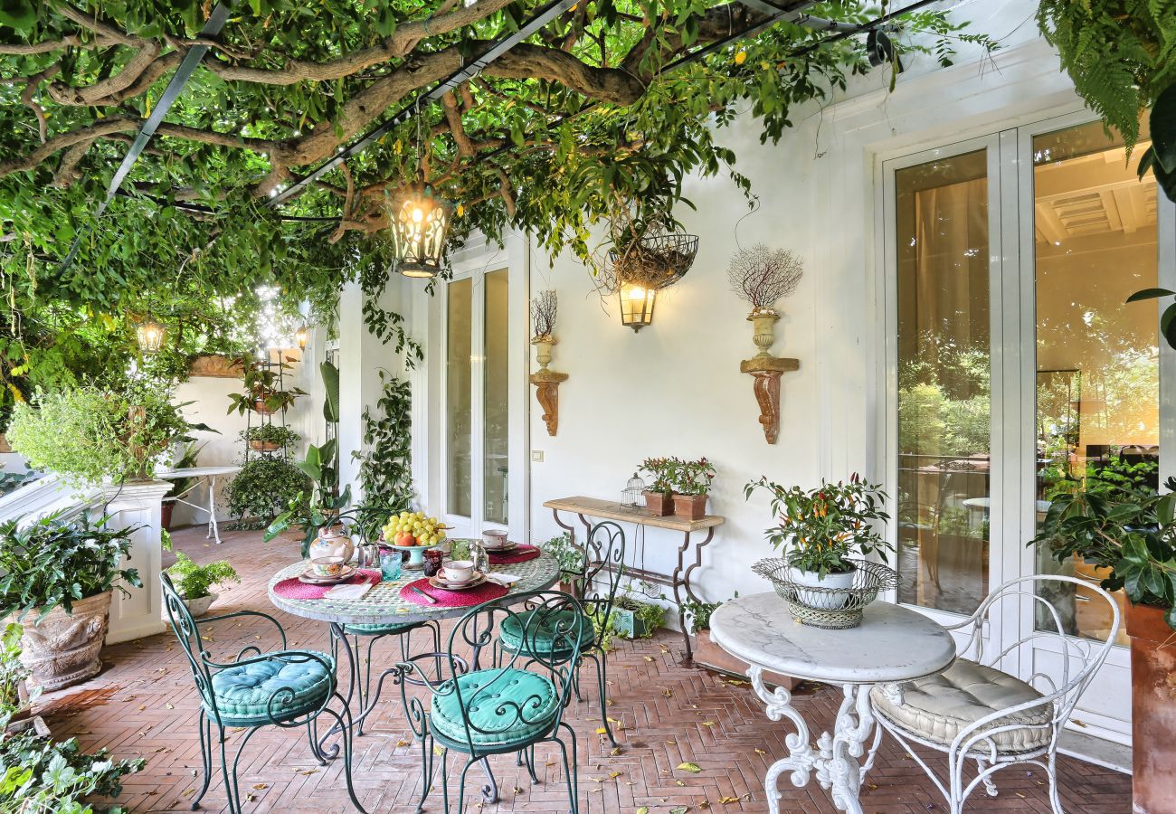 Villa in Sorrento - AMORE RENTALS - Villa Sofia with Terrace and Air Conditioning