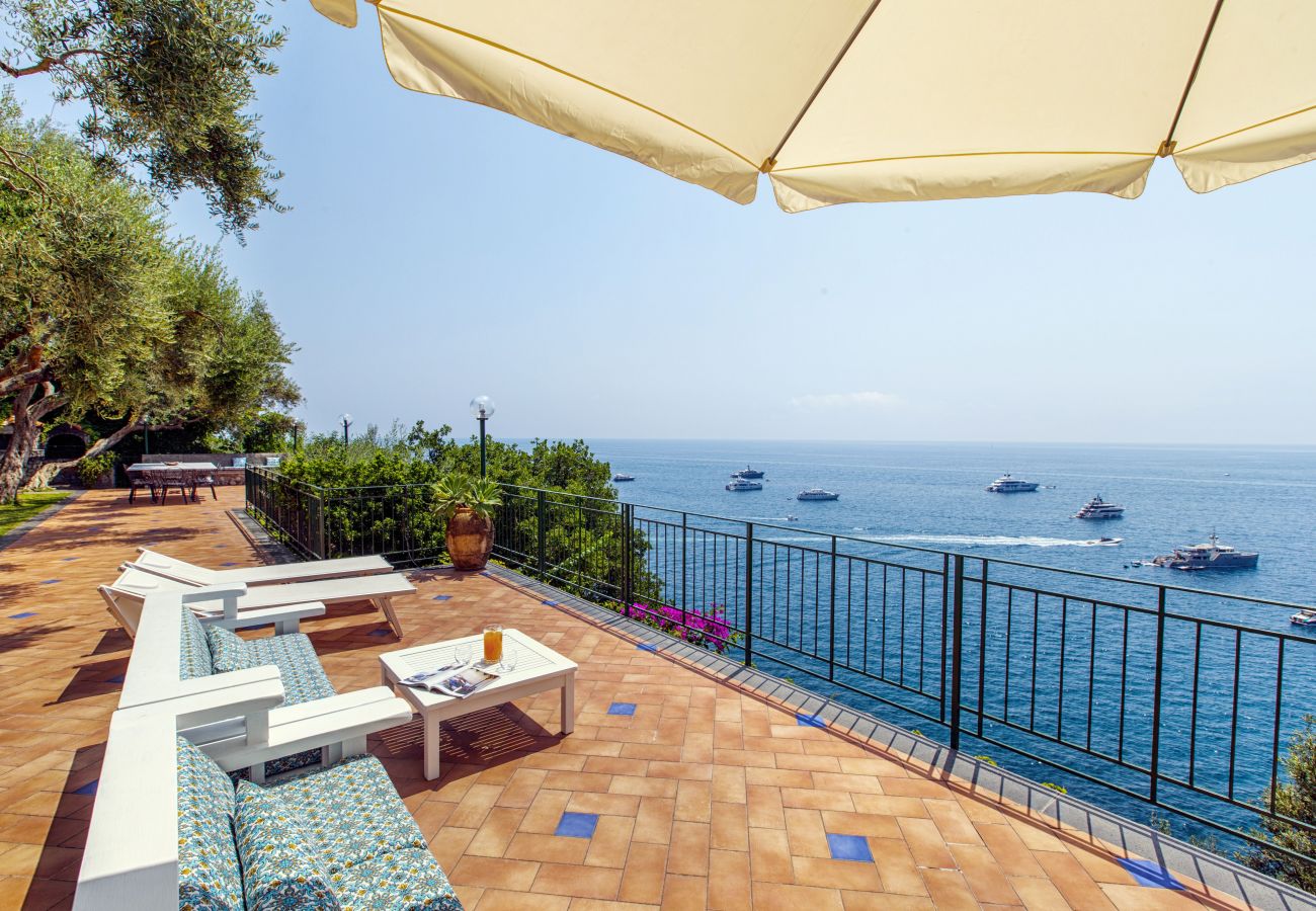 Villa in Positano - AMORE RENTALS - Villa Lo Scoglio with Direct Sea Access and Garden