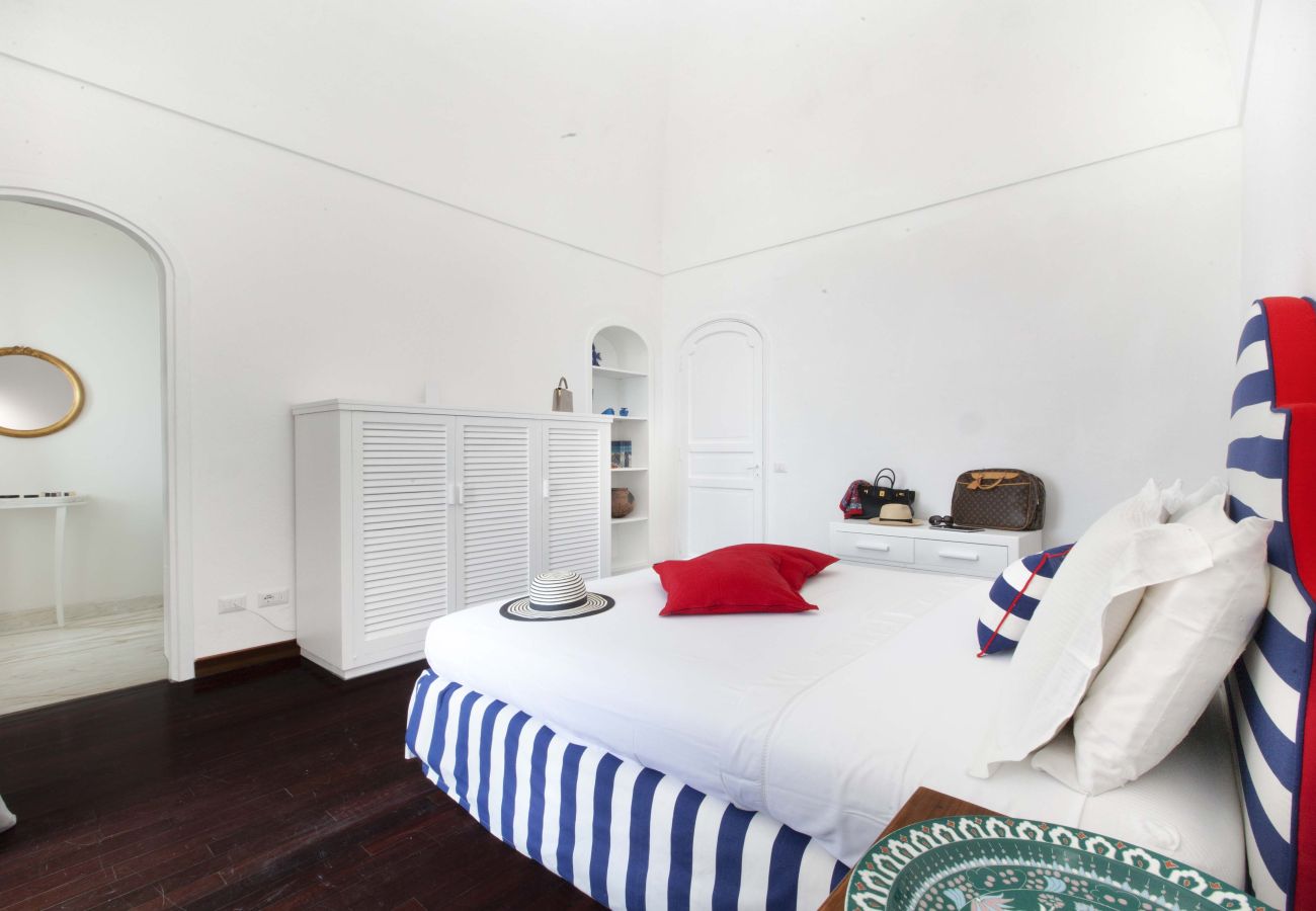 Villa in Positano - AMORE RENTALS - Villa Lo Scoglio with Direct Sea Access and Garden