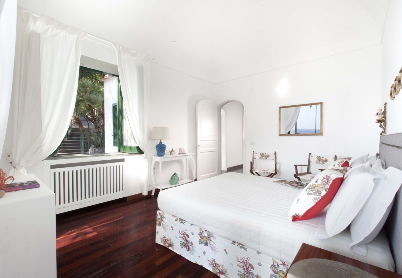 Villa in Positano - AMORE RENTALS - Villa Lo Scoglio with Direct Sea Access and Garden