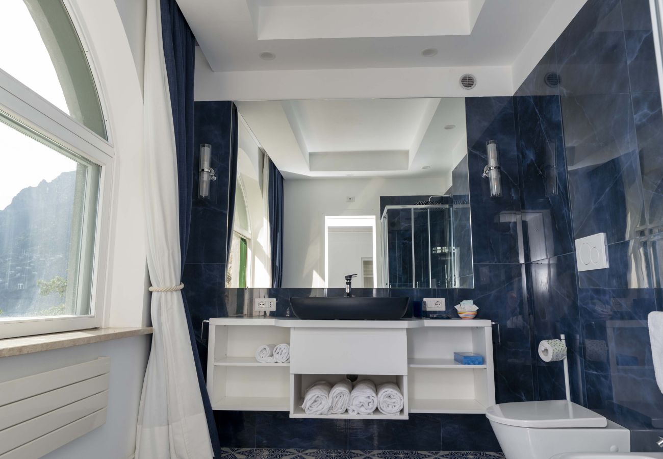 Villa in Positano - AMORE RENTALS - Villa Lo Scoglio with Direct Sea Access and Garden
