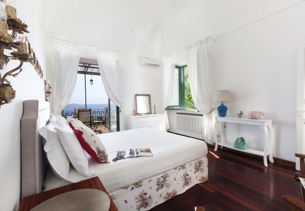 Villa in Positano - AMORE RENTALS - Villa Lo Scoglio with Direct Sea Access and Garden