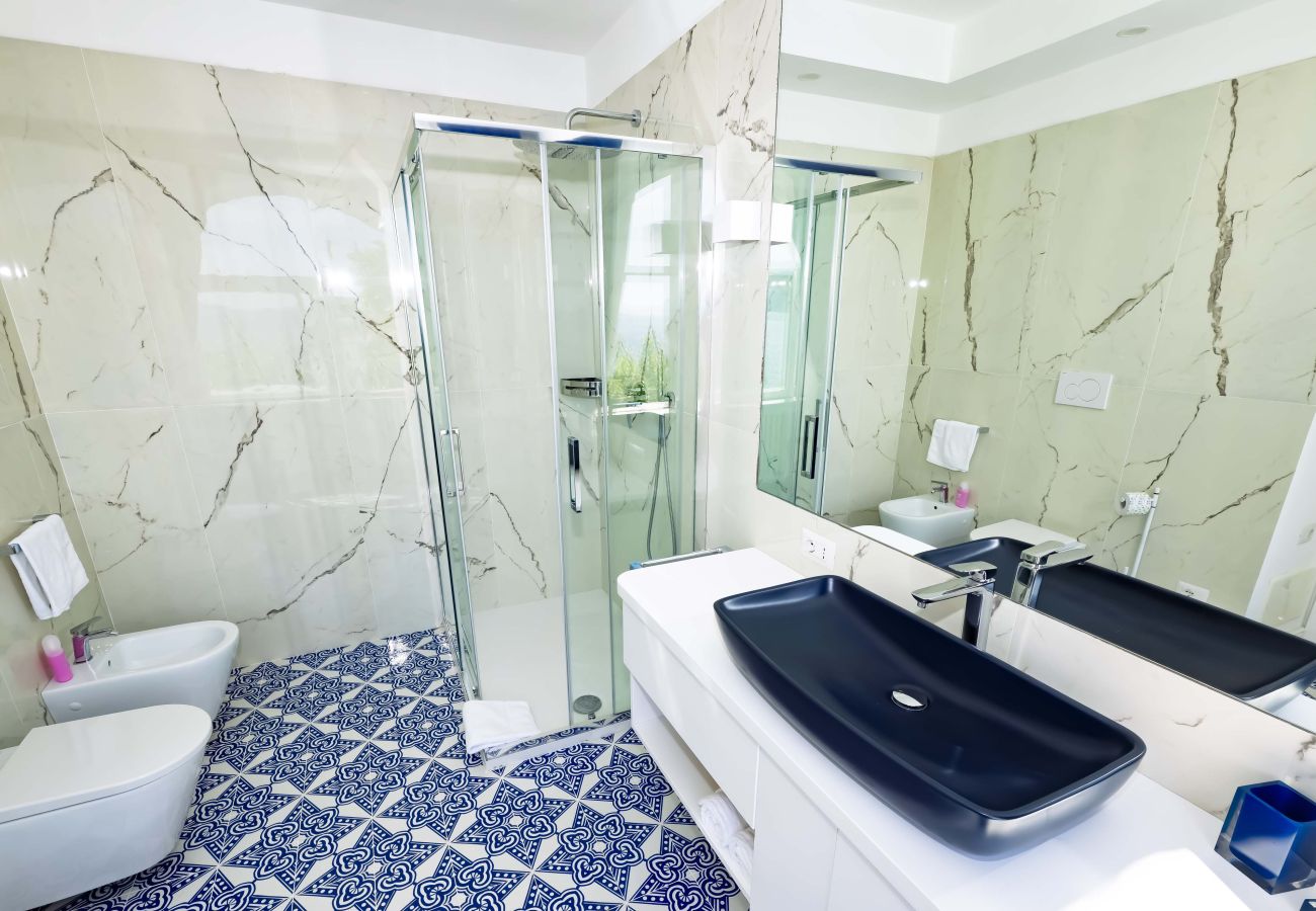 Villa in Positano - AMORE RENTALS - Villa Lo Scoglio with Direct Sea Access and Garden