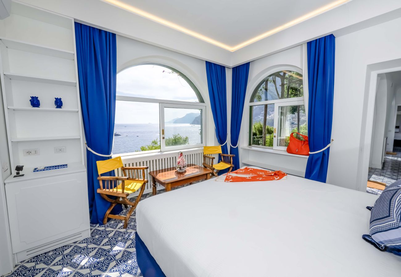 Villa in Positano - AMORE RENTALS - Villa Lo Scoglio with Direct Sea Access and Garden