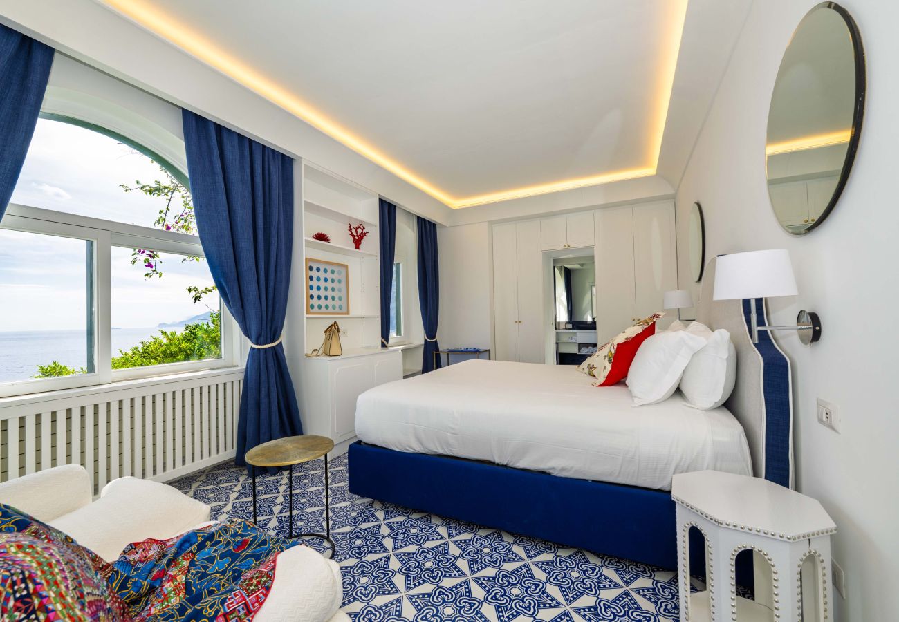 Villa in Positano - AMORE RENTALS - Villa Lo Scoglio with Direct Sea Access and Garden