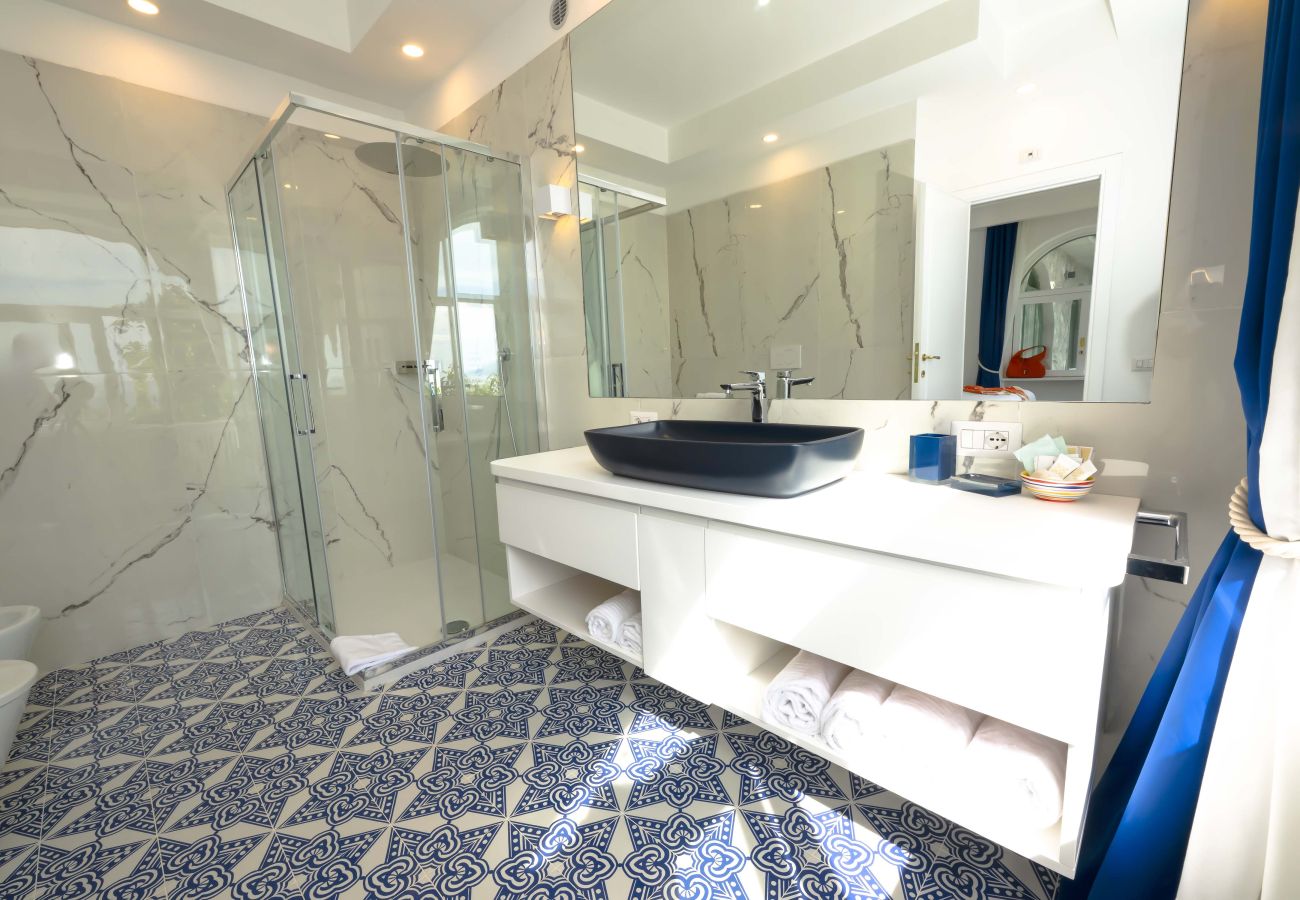 Villa in Positano - AMORE RENTALS - Villa Lo Scoglio with Direct Sea Access and Garden