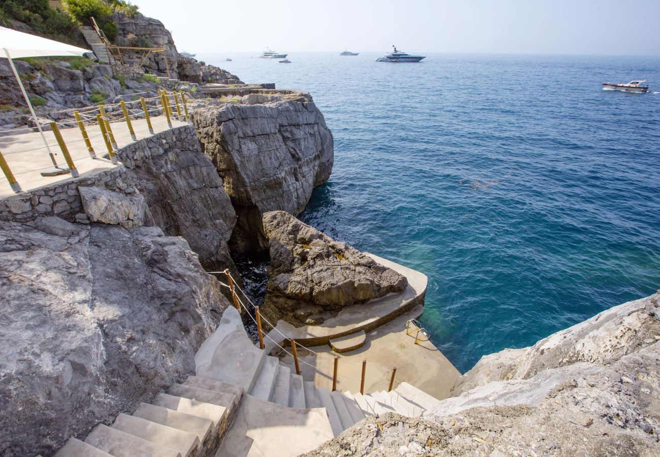 Villa in Positano - AMORE RENTALS - Villa Lo Scoglio with Direct Sea Access and Garden