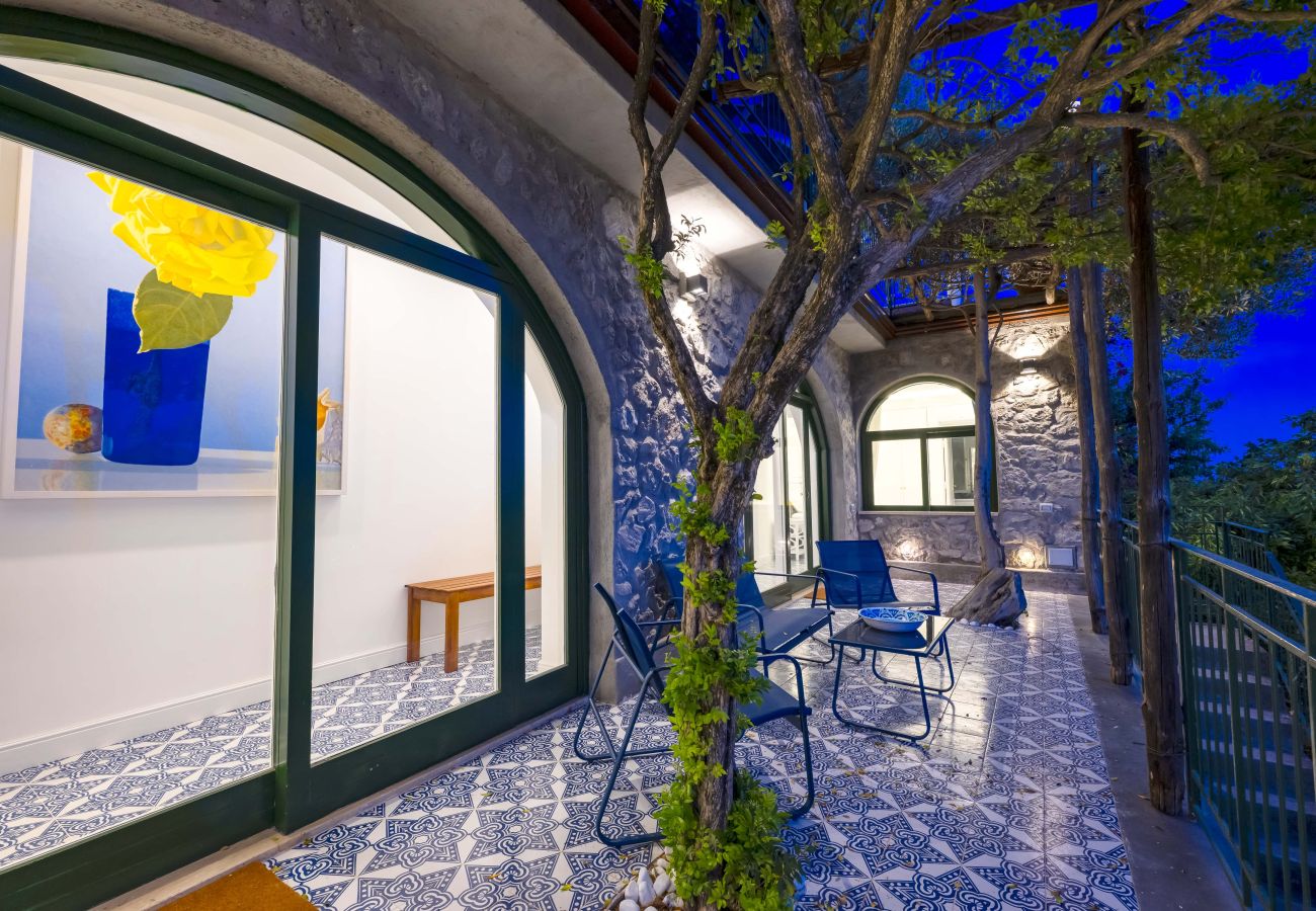 Villa in Positano - AMORE RENTALS - Villa Lo Scoglio with Direct Sea Access and Garden