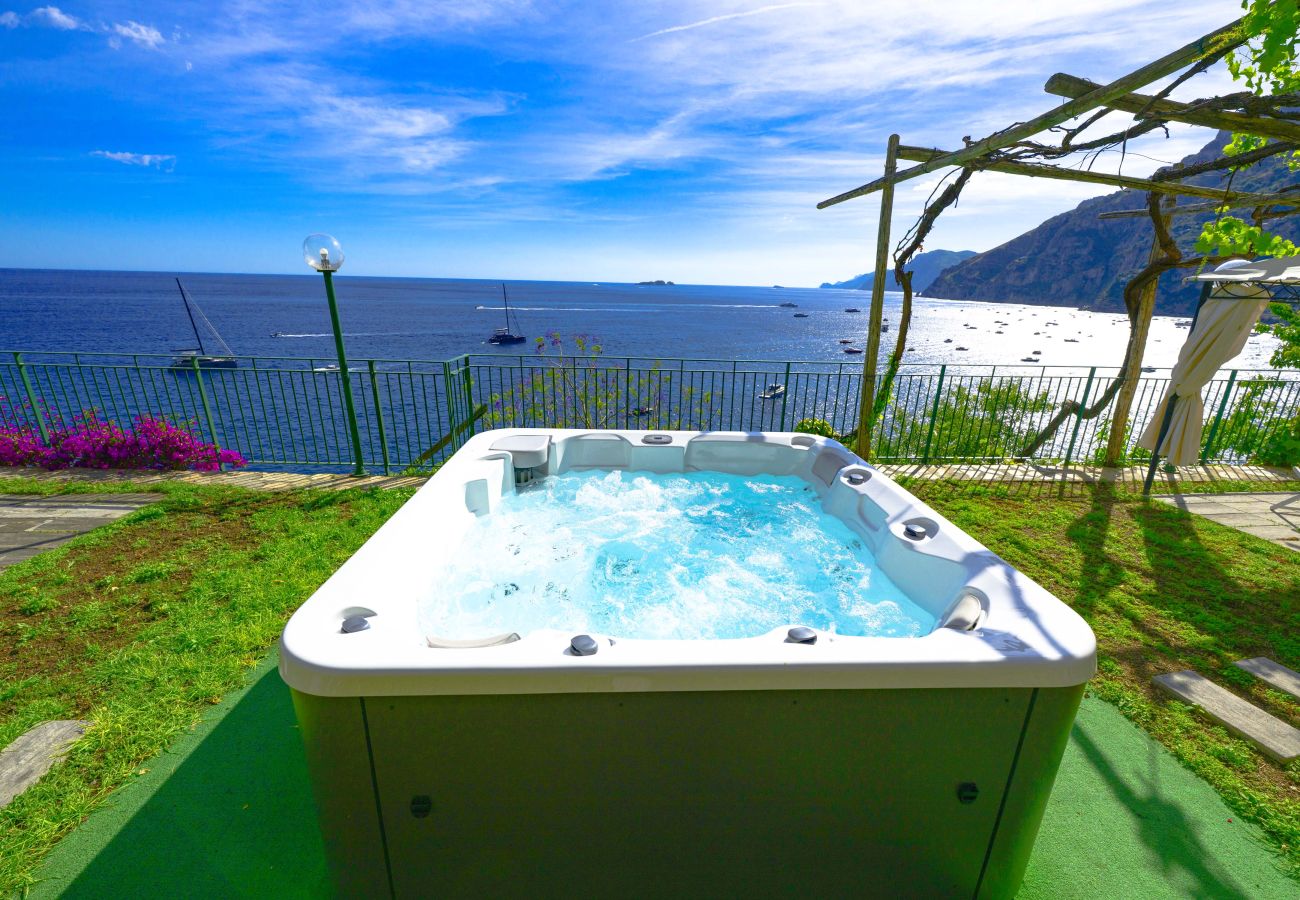 Villa in Positano - AMORE RENTALS - Villa Lo Scoglio with Direct Sea Access and Garden