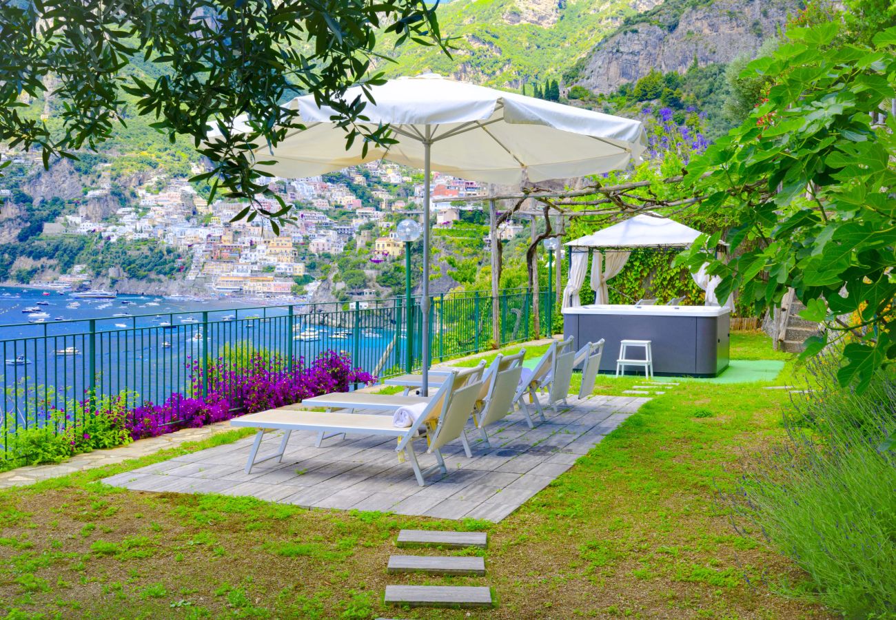 Villa in Positano - AMORE RENTALS - Villa Lo Scoglio with Direct Sea Access and Garden