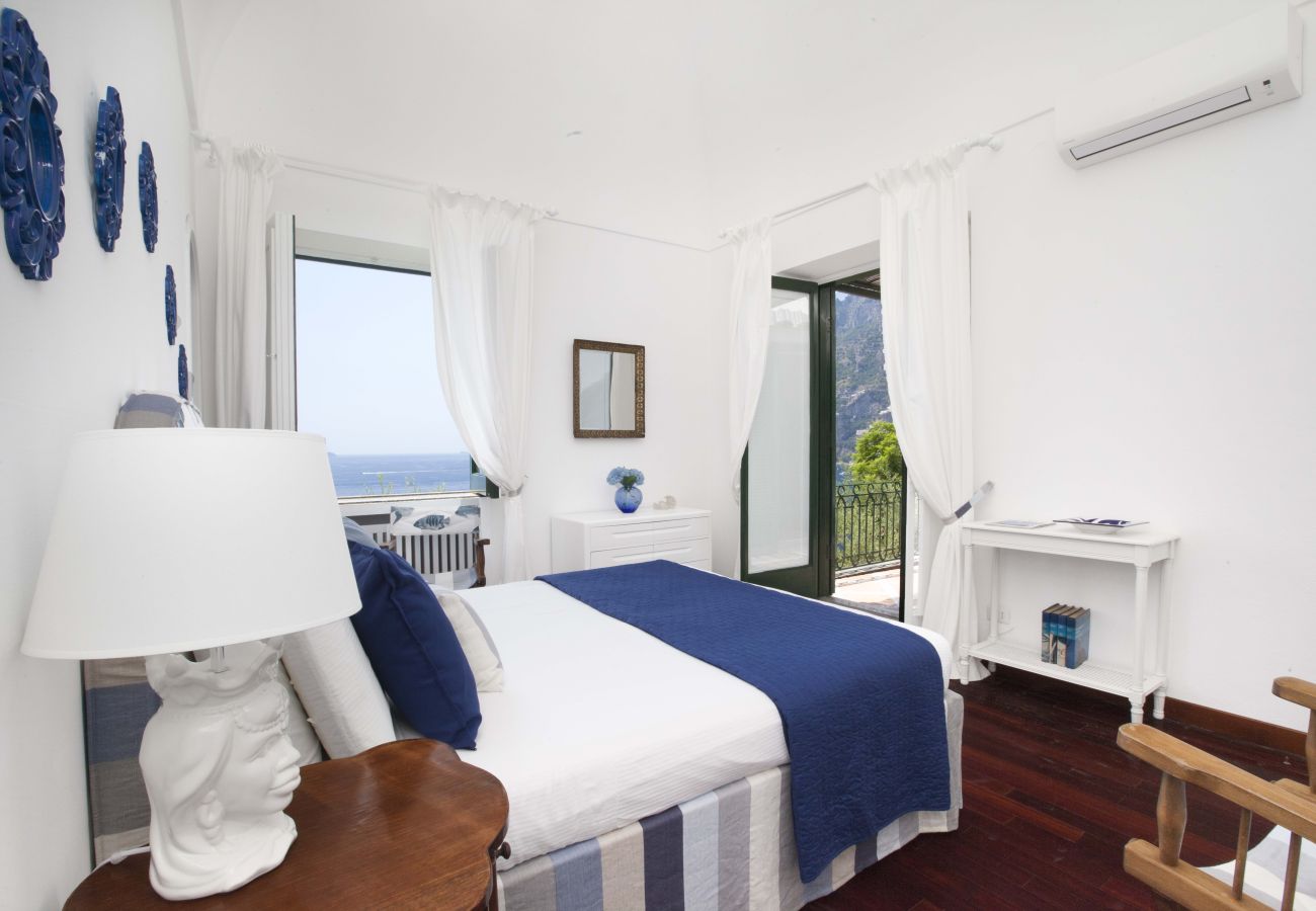 Villa in Positano - AMORE RENTALS - Villa Lo Scoglio with Direct Sea Access and Garden