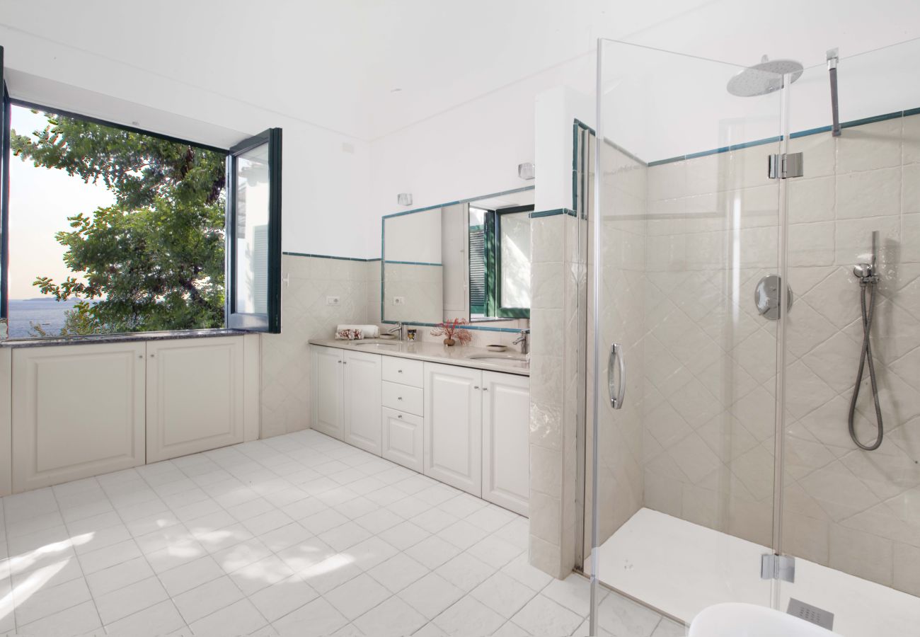 Villa in Positano - AMORE RENTALS - Villa Lo Scoglio with Direct Sea Access and Garden