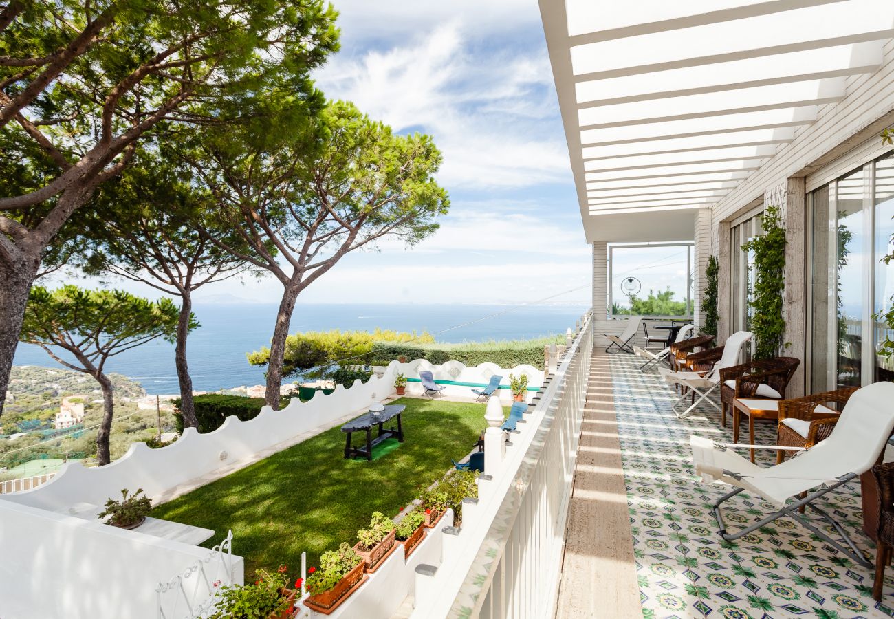 Villa in Massa Lubrense - AMORE RENTALS - Villa Pizzo with Swimming Pool, Garden, Sea View and Parking