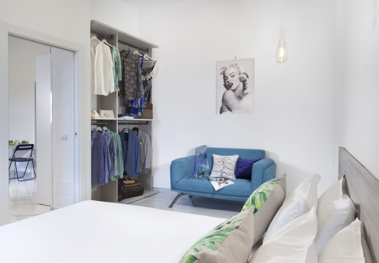 Apartment in Sorrento - AMORE RENTALS - Appartamento Max 2 in Piazza Tasso