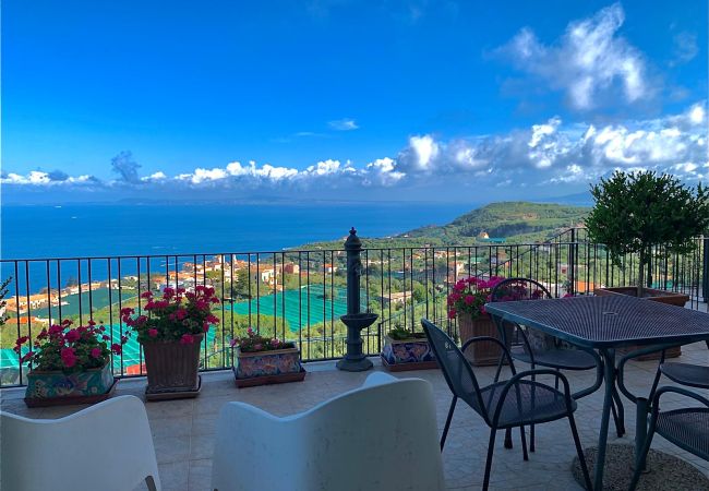 Villa in Massa Lubrense - AMORE RENTALS - Villa Stone on the Sea with Private Pool and Garden Villa in Massa Lubrense - AMORE RENTALS - Villa Stone on the Sea with Private Pool and Garden