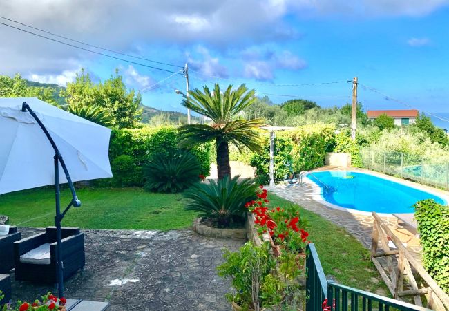 Villa in Massa Lubrense - AMORE RENTALS - Villa Stone on the Sea with Private Pool and Garden Villa in Massa Lubrense - AMORE RENTALS - Villa Stone on the Sea with Private Pool and Garden